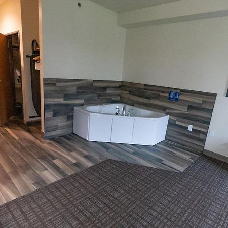Cobblestone Hotel & Suites-Sheldon エクステリア 写真